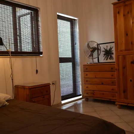 Bora Court Homestay *